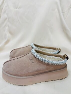 Ugg Tasman Slippers  (Never Worn) size 10 new plush shoes